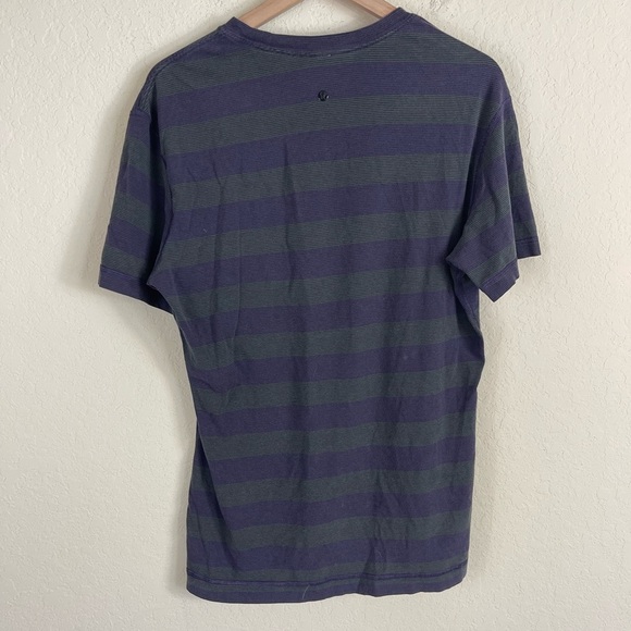 Lululemon 5 Year Basic Striped Tee Size Large - Picture 3 of 5
